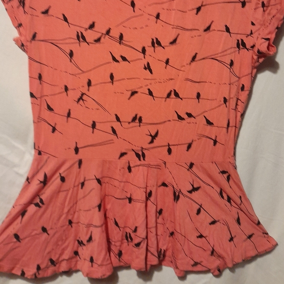 HOT OPTIONS - Peach Black w Bird Print T-shirt - S-12 - Picture 2 of 4